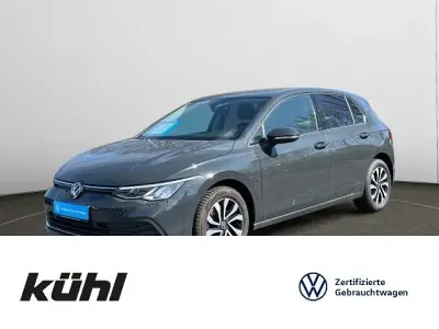 Brugt VW Golf VIII Active 131 HK (96 kW) 2023 Grå Sedan