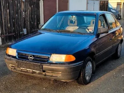 Gebraucht Opel Astra 60 PS (44 kW) 2026 Blau Limousine