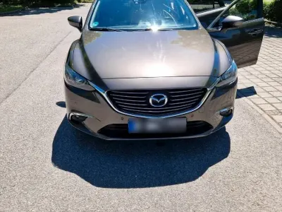 Neu Mazda 6 150 PS (110 kW) 2026 Grün Kombi