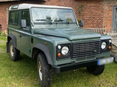 Gebraucht Land Rover Defender 122 PS (89 kW) 2010 Grün SUV