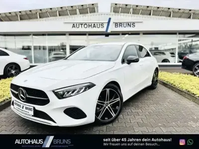 Gebraucht Mercedes A180 Progressive 150 PS (110 kW) 2023 Polarweiß Limousine