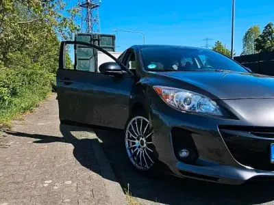 Gebraucht Mazda 3 105 PS (77 kW) 2013 Grau Kleinwagen
