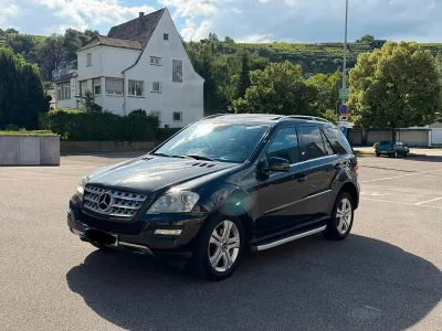Gebraucht Mercedes ML350 231 PS (169 kW) 2010 Schwarz SUV
