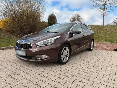 Gebraucht Kia Ceed Sportswagon Vision 135 PS (99 kW) 2013 Braun Kombi