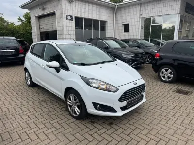 Gebraucht Ford Fiesta SYNC Edition 60 PS (44 kW) 2015 Weiß Kleinwagen