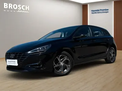 Gebraucht Hyundai i30 120 PS (88 kW) 2023 Phantom black Limousine