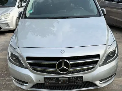 Gebraucht Mercedes B200 156 PS (114 kW) 2012 Silber Van / Kleinbus