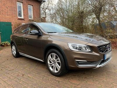 Gebraucht Volvo V60 CC 190 PS (139 kW) 2016 Braun Kombi
