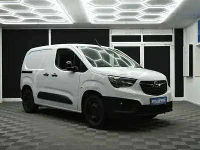 Gebraucht Opel Combo 131 PS (96 kW) 2023 Weiß Van / Kleinbus