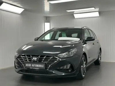 Gebraucht Hyundai i30 Trend 120 PS (88 kW) 2022 Dark knight Kombi