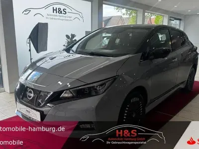 Gebraucht Nissan Leaf Tekna 160 kW (218 PS) 2023 Ceramic grey p/black m Kleinwagen