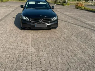 Gebraucht Mercedes E200 184 PS (135 kW) 2019 Schwarz Kombi