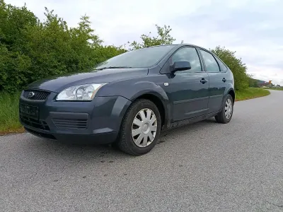 Usado Ford Focus 115 CV (84 kW) 2007 Gris Berlina