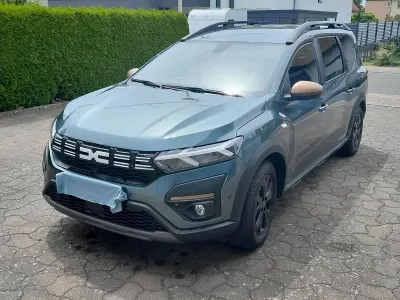 Gebraucht Dacia Jogger 140 PS (102 kW) 2024 Grün Van / Kleinbus
