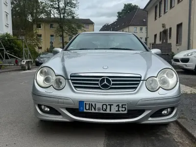 Gebraucht Mercedes C200 130 PS (95 kW) 2004 Silber Kleinwagen