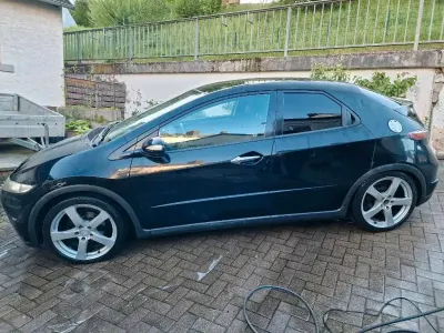 Käytetty Honda Civic 140 HP (102 kW) 2006 Musta Sedan