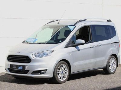 Gebraucht Ford Tourneo Courier Titanium 101 PS (74 kW) 2017 Silber Van / Kleinbus