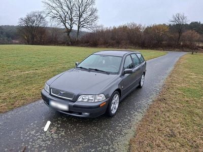 Second-hand Volvo V40 Comfort 136 CP (100 kW) 2001 Argintiu Break