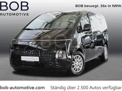 Gebraucht Hyundai Staria Trend 177 PS (130 kW) 2024 Abyss black (schwarz) Van / Kleinbus
