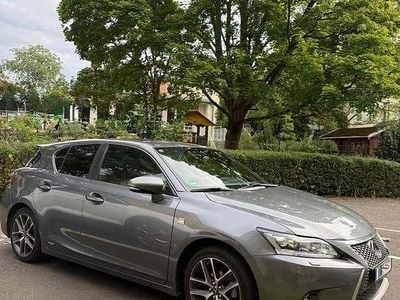 Lexus CT200h