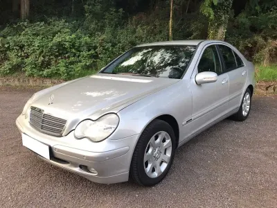 Second-hand Mercedes C200 163 CP (119 kW) 2002 Argintiu Berlinǎ