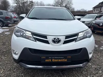 Gebraucht Toyota RAV4 Life 124 PS (91 kW) 2014 Super (pure) white ii SUV