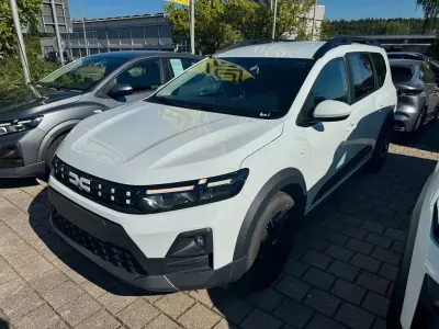 Neu Dacia Jogger Expression 141 PS (103 kW) 2026 Violett Van / Kleinbus