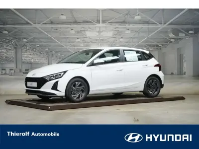 Neu Hyundai i20 Trend 90 PS (66 kW) 2025 Atlas white Kleinwagen