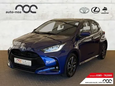 Gebraucht Toyota Yaris Hybrid Team 92 PS (67 kW) 2022 Nachtblau mica metallic Kleinwagen