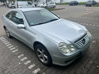 Gebraucht Mercedes C180 143 PS (105 kW) 2005 Silber Coupé