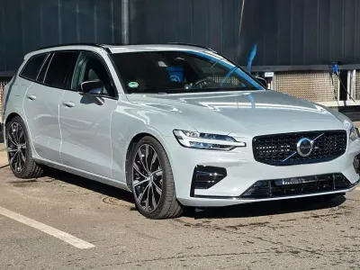 Gebraucht Volvo V60 Plus 197 PS (144 kW) 2024 Grau Kombi