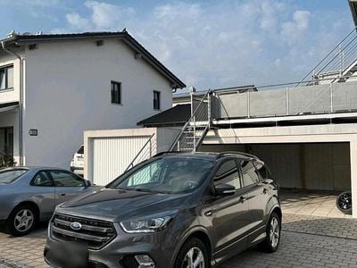 Gebraucht Ford Kuga ST-Line 175 PS (128 kW) 2019 Grau SUV