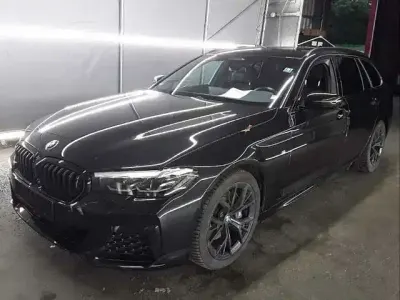 Gebraucht BMW 520 Shadowline 190 PS (139 kW) 2023 Saphirschwarz metallic Kombi
