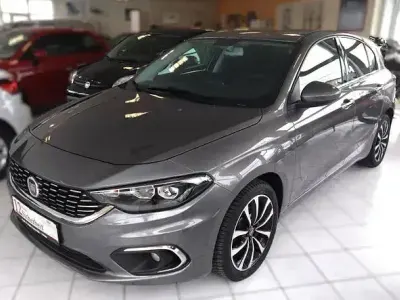 Gebraucht Fiat Tipo Lounge 120 PS (88 kW) 2016 Grau Kleinwagen