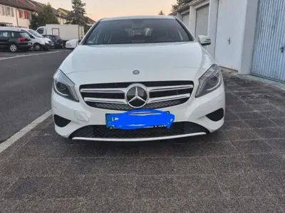 Gebraucht Mercedes A180 Urban 122 PS (89 kW) 2014 Weiß Kleinwagen
