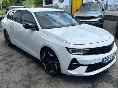 Gebraucht Opel Astra 131 PS (96 kW) 2024 Arktis weiß Kleinwagen