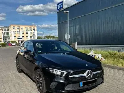 Gebraucht Mercedes A180 136 PS (100 kW) 2020 Schwarz Kleinwagen