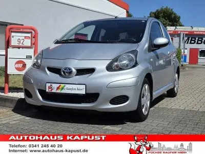 Gebraucht Toyota Aygo Edition 68 PS (50 kW) 2012 Silber Kleinwagen