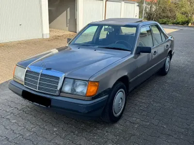 Gebraucht Mercedes E230 132 PS (97 kW) 1988 Braun Limousine
