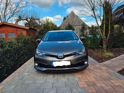 Usata Toyota Auris Hybrid Executive 136 CV (100 kW) 2016 Marrone Berlina