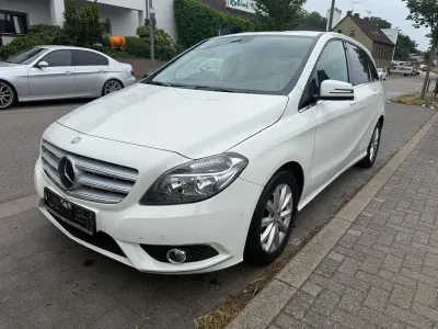 Gebraucht Mercedes B180 122 PS (89 kW) 2013 Weiß Van / Kleinbus