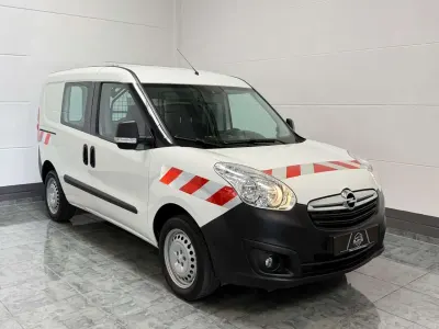 Gebraucht Opel Combo 95 PS (69 kW) 2017 Weiß Van / Kleinbus
