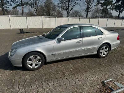 Gebraucht Mercedes E240 177 PS (130 kW) 2003 Silber Limousine