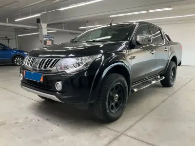 Gebraucht Mitsubishi L Top 181 PS (133 kW) 2016 Schwarz SUV