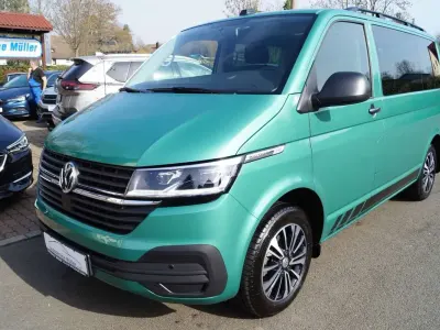 Używany VW Multivan 150 KM (110 kW) 2021 Zielony Minivan