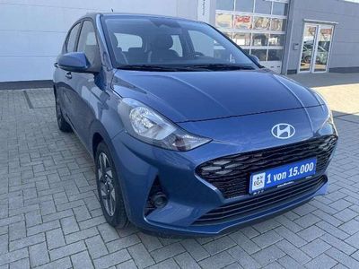 Vibrant blue Gebraucht 2024 Hyundai i10 Trend Kleinwagen | 17.790 € (Etwas zu teuer)