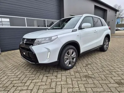 Gebraucht Suzuki Vitara Comfort 110 PS (80 kW) 2026 Cool white pearl metallic SUV