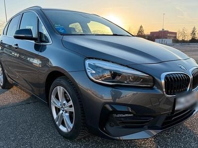 Grau Gebraucht 2020 BMW 218 Kombi | 16.400 € (Guter Preis)