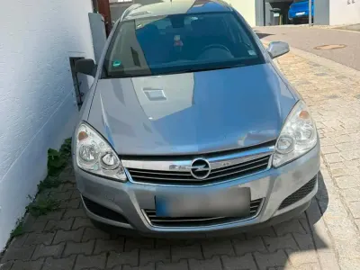 Gebraucht Opel Astra 105 PS (77 kW) 2009 Silber Kombi