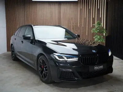 Gebraucht BMW 530e M Sport 292 PS (214 kW) 2023 Black sapphire metallic Kombi